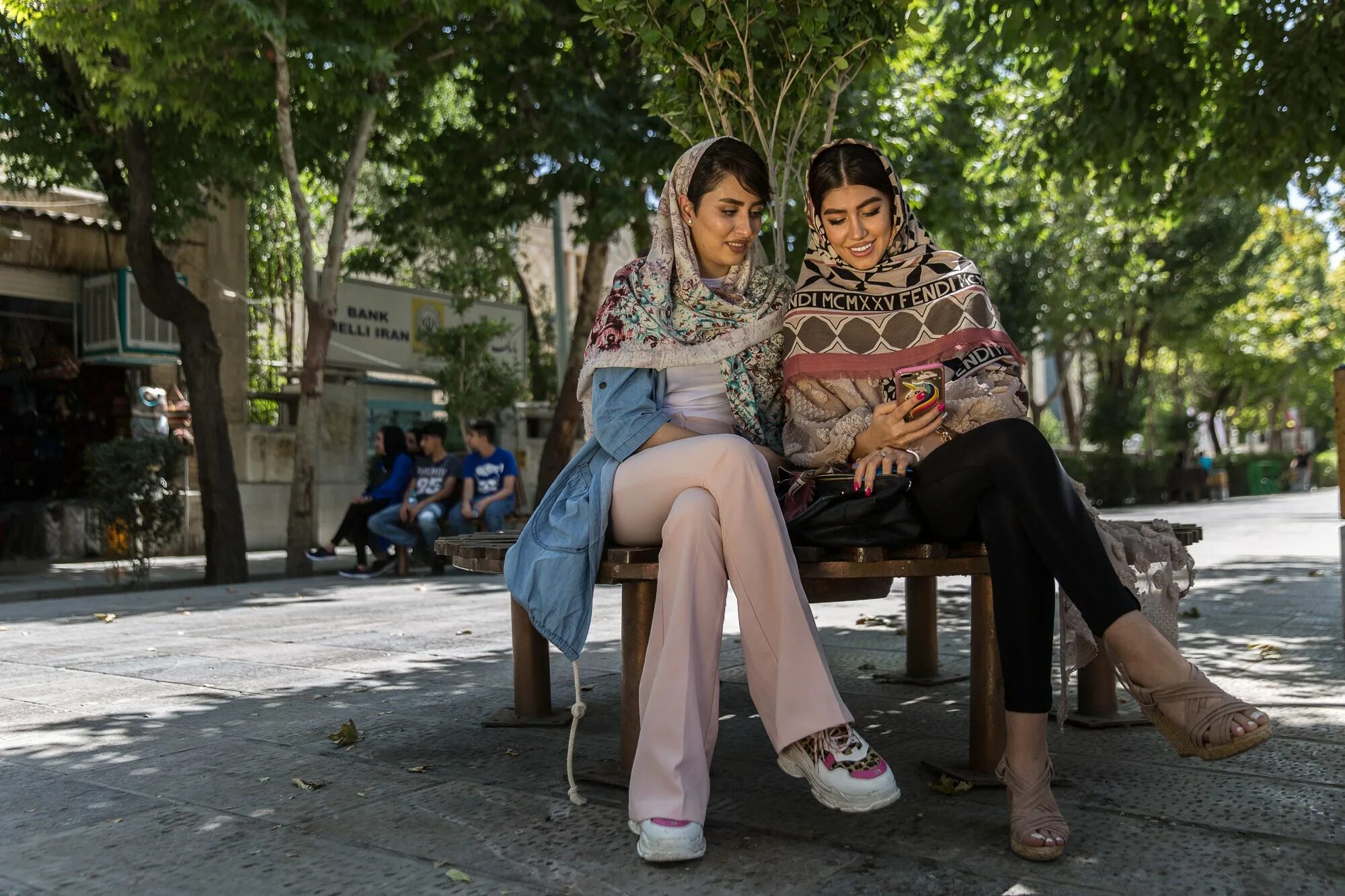 Ответит ли иран. Иран кухруд. Тегеранские девушки. Современные женщины Ирана.