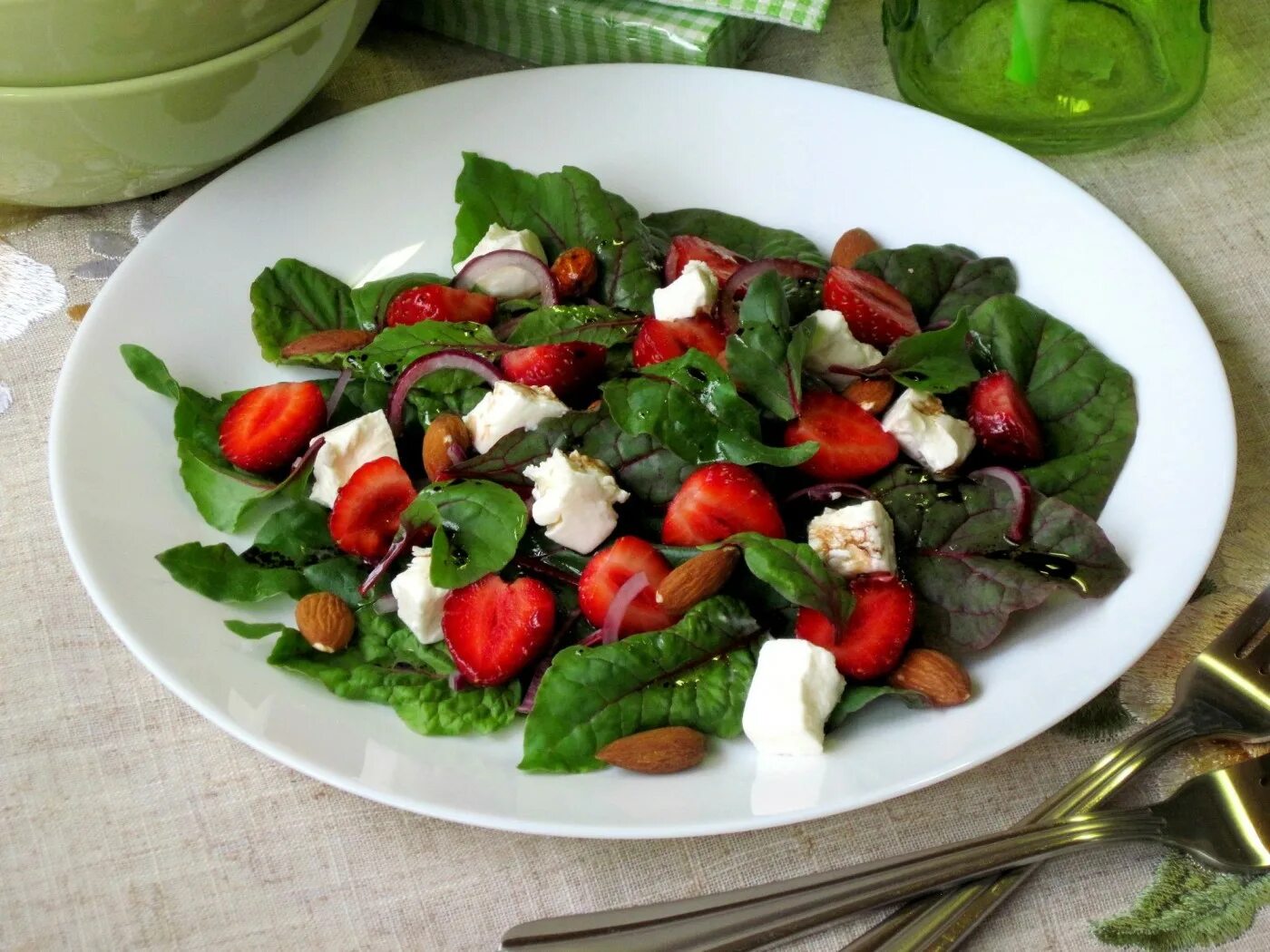 красный шпинат рецепты. овощной салат с сыром и мятой. красный шпинат рецепты. шпинат что приготовить. красный шпинат.