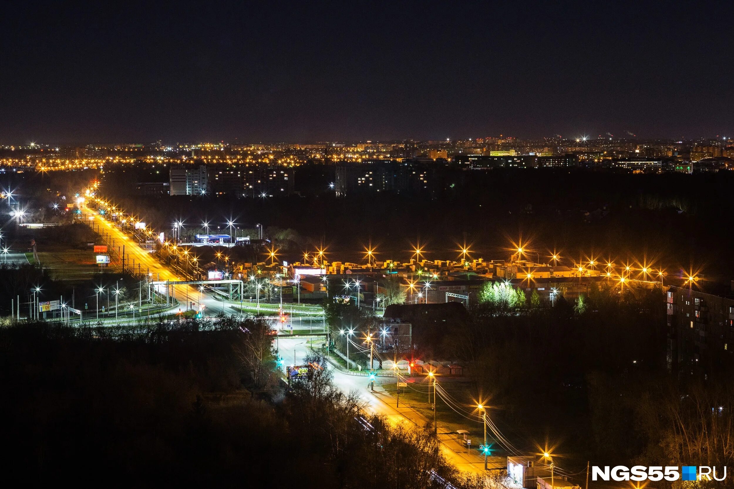 Центр омска фото. Омск красивые районы. Омск с высоты птичьего. Ночной омск. Омск соборная площадь ночью.