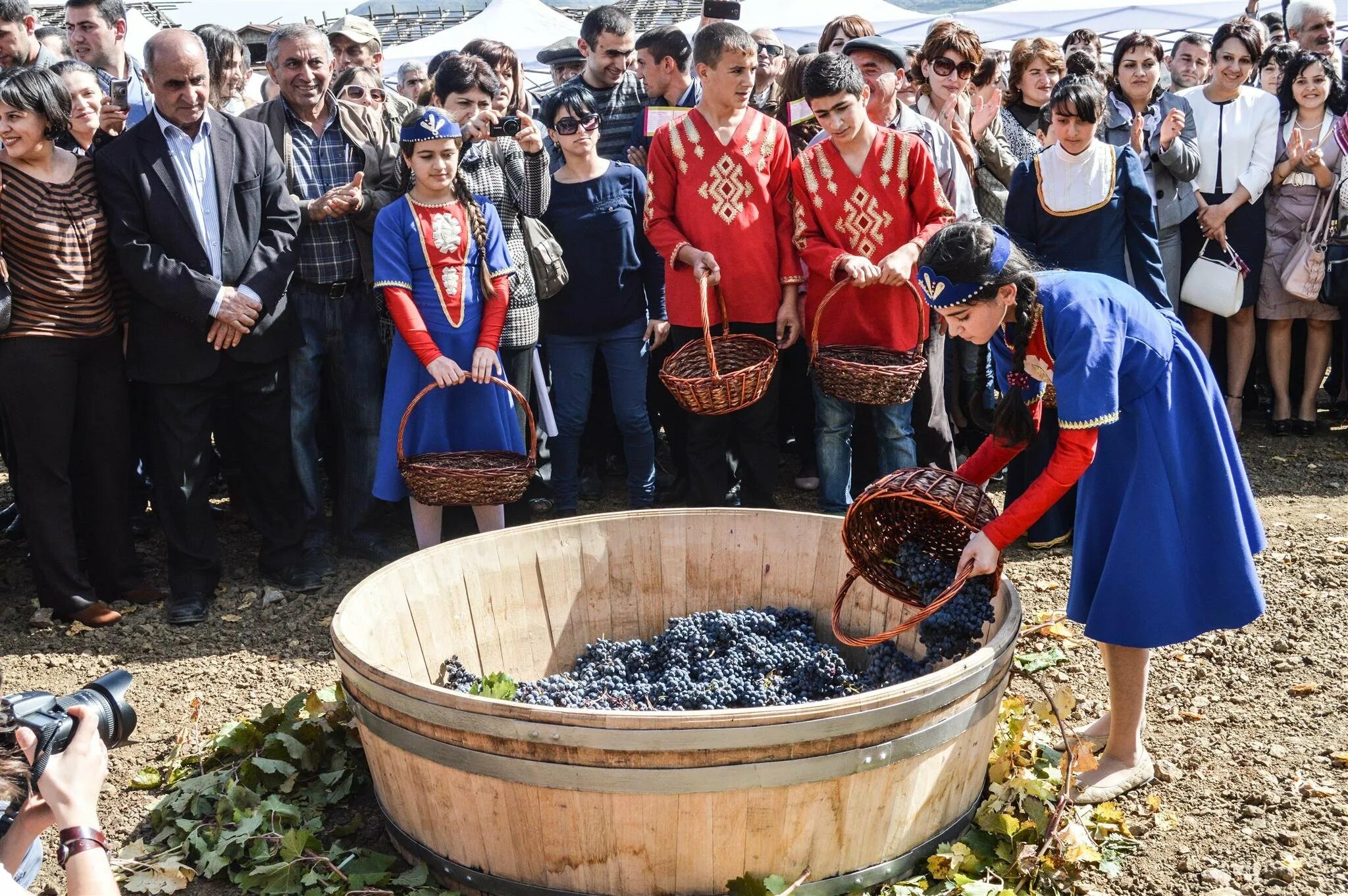 Винодельня Арени Армения. Винодельня Армения вайн. Фестиваль винограда в Армении. Ереван фестиваль