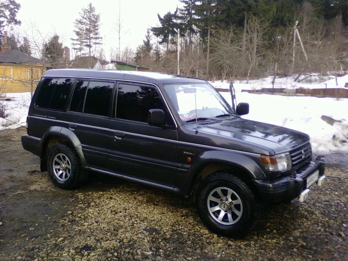 Pajero черный. Mitsubishi Pajero 2 черный. Mitsubishi Pajero 1993. Митсубиси Паджеро 1993. Митсубиси Паджеро 2 1993.