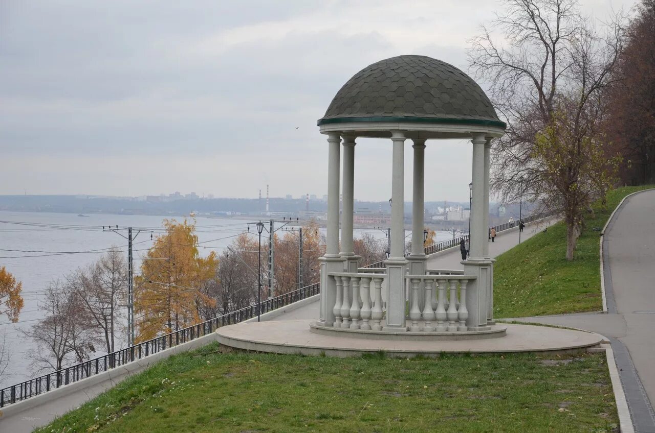 Пермь за 1 день. Пермь достопримечательности города памятники. Ладья памятник в Перми. Пермь памятники Ротонда. Ротонда на набережной Пермь.