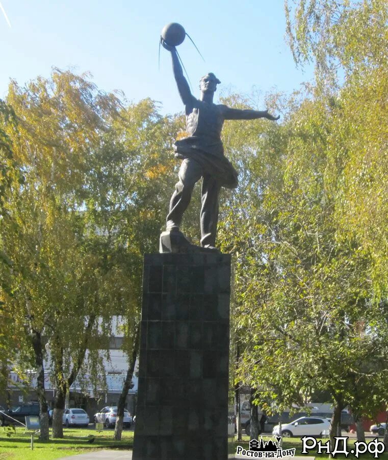 памятник ростовчанка. площадь энергетиков ростов. ростовчанка на набережной. памятник ростовчанка на набережной в ростове-на-дону. площадь энергетиков ростов.