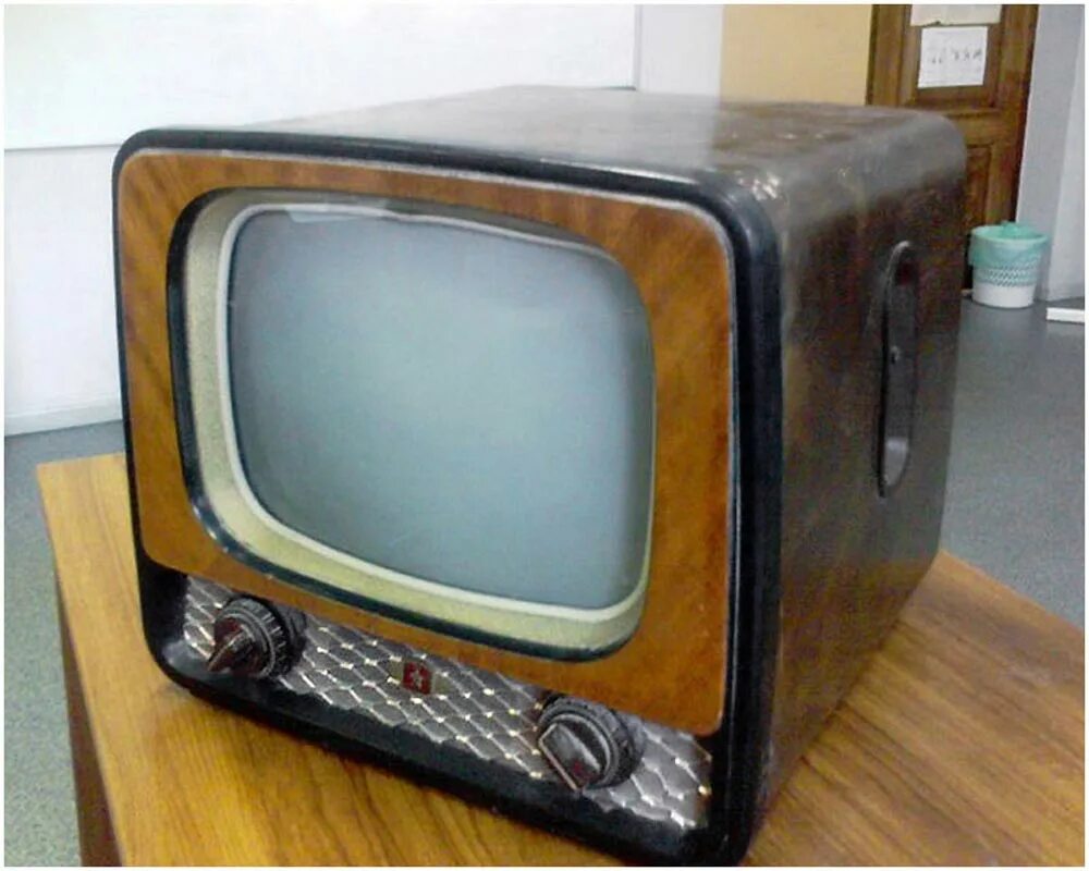 Ламповый телевизор старт-1. Телевизор янтарь 726. Телевизор янтарь 726 СССР. Телевизор СССР сбоку.