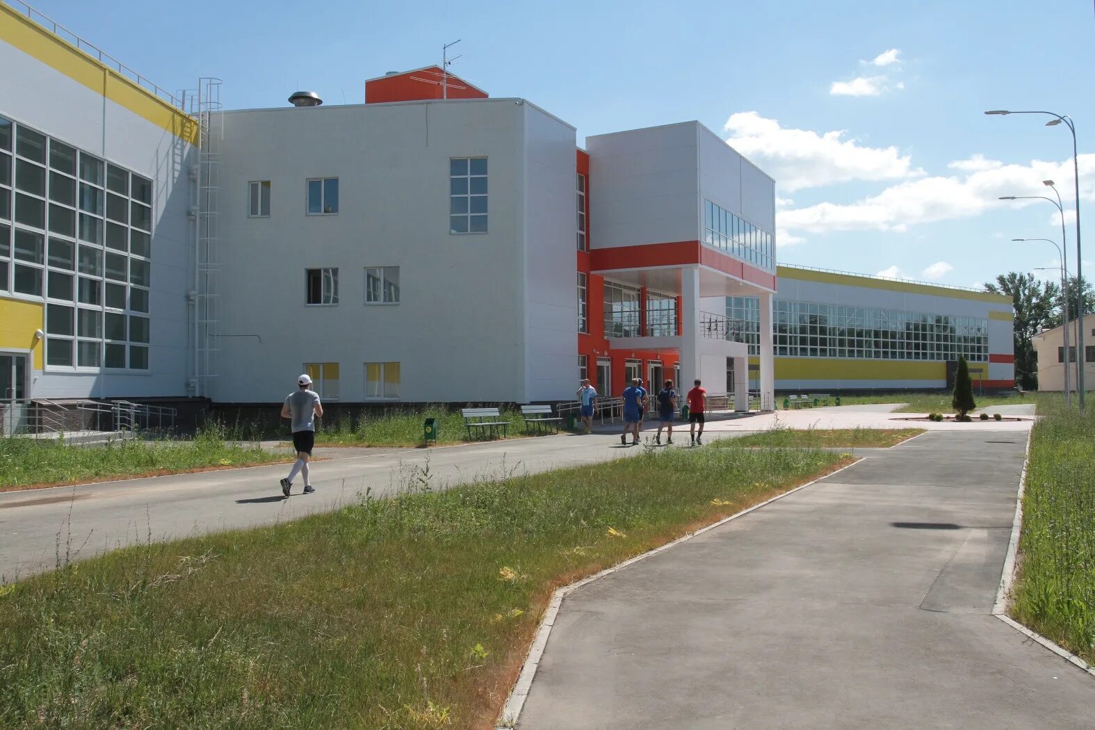 Спорткомплекс маяк самара. Спортивный комплекс маяк в самаре. Маяк бассейн самара. Спорткомплекс маяк самара бассейн. Стадион маяк самара.