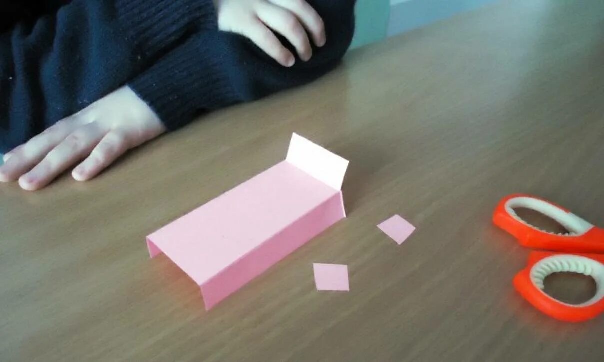 Сани конструирование из бумаги. Конструирование из бумаги санки. Конструирование из бумаги санки. Аппликация санки. Поделки из картона шаблоны.