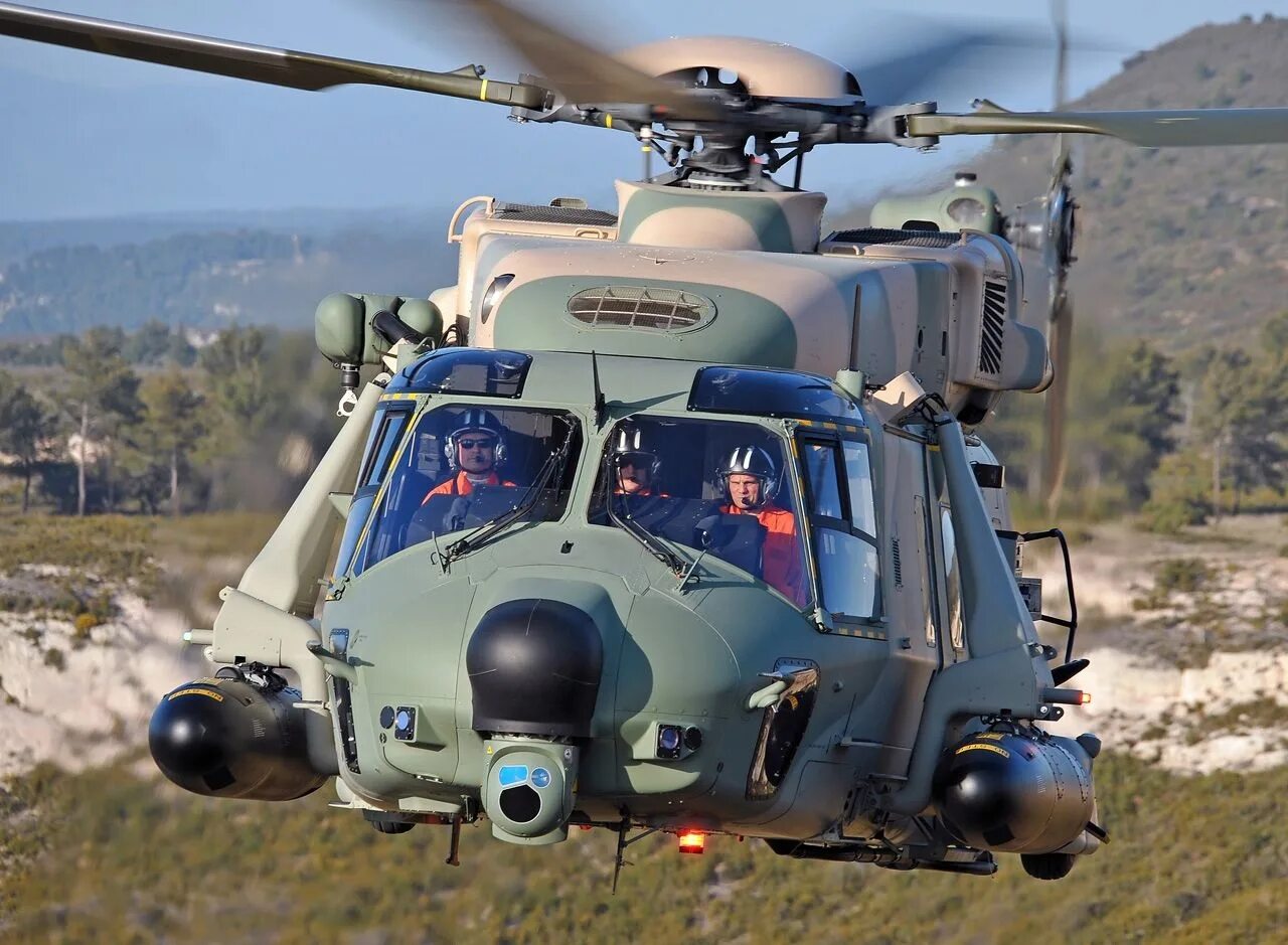 Включи машины вертолеты. Nh90 вертолет. Nhi nh90 — многоцелевой вертолёт. Военный вертолет Еврокоптер nh90 NFH. Nh90 TTH.