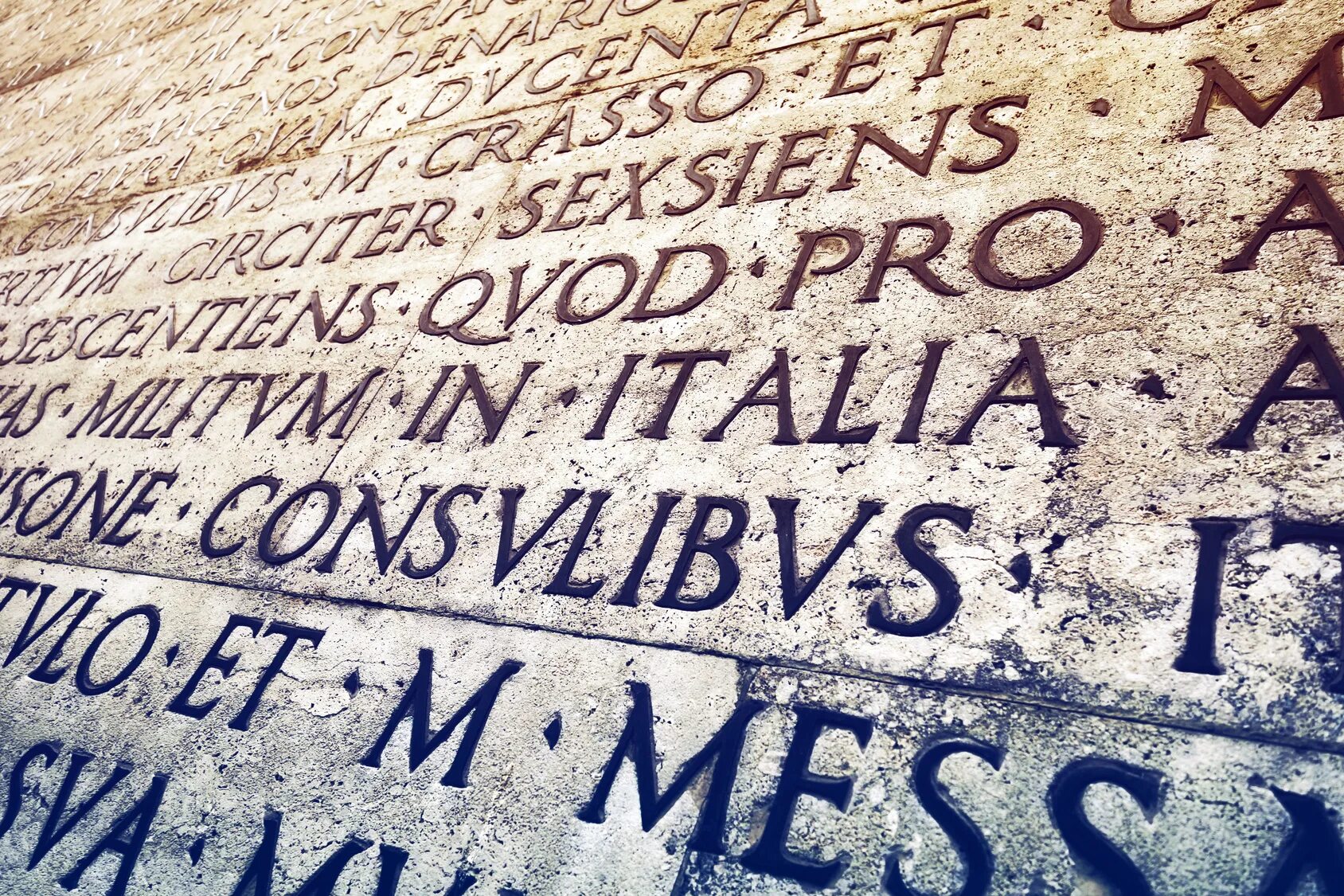 Рим латынь. Латынь картинки. Латинский язык. Надписи на латинском языке.
