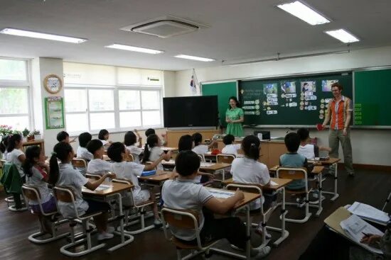 Корейские школы в Сеуле. Старшая школа в Южной Корее. Корейские школы в Сеуле для богатых. Корейская школа здание. Корейская старшая школа