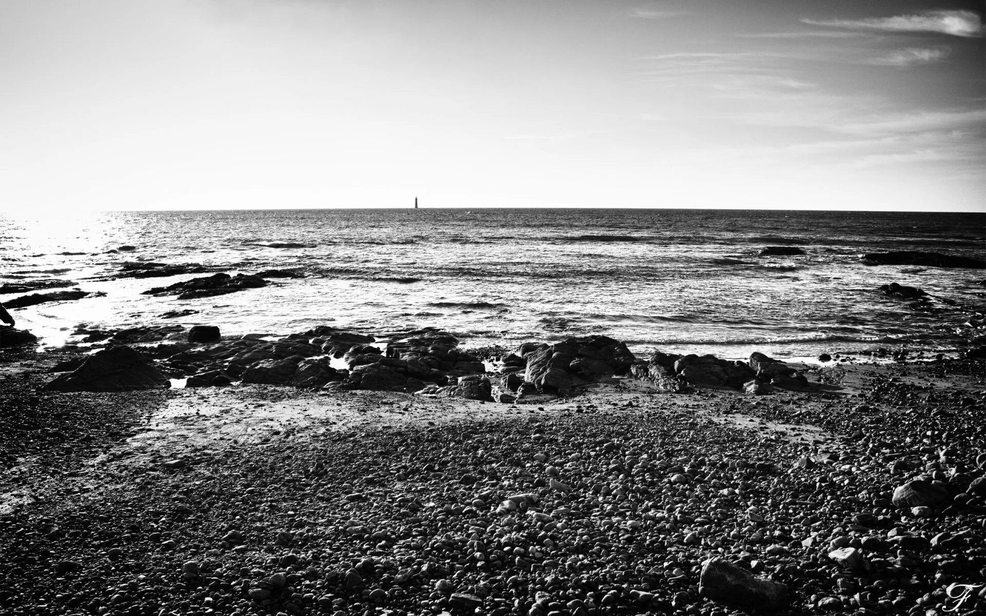 Море лоб. Море черно белое. Берег моря. Море черно белое фото. Белое море.