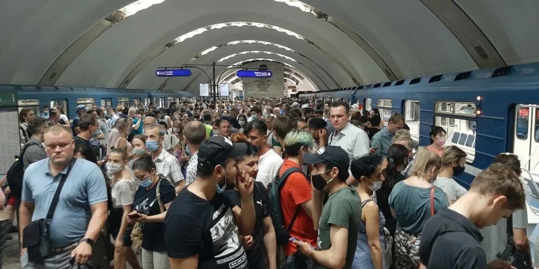Почему не работает метро сегодня. Авария метро парнас. переполненное метро. поезда на синей ветке. поезда на синей ветке метро.
