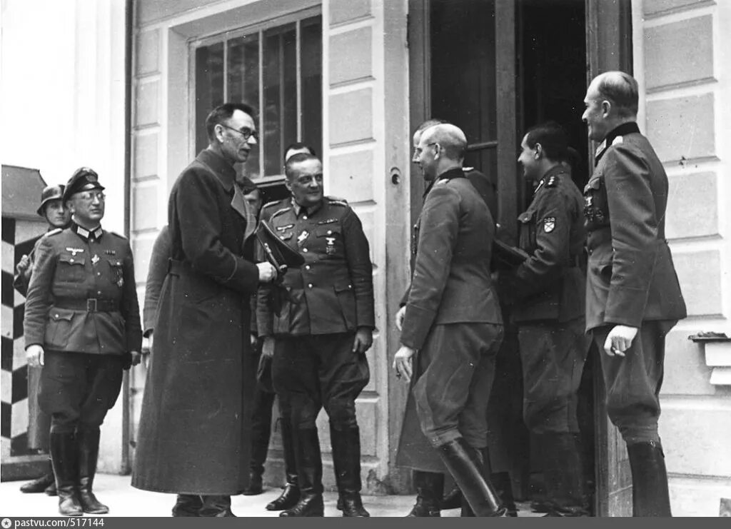 Офицер предатель. Офицера кгб владимира ветрова. Генерал власов роа. Генерал трухин роа. Офицера кгб владимира ветрова.