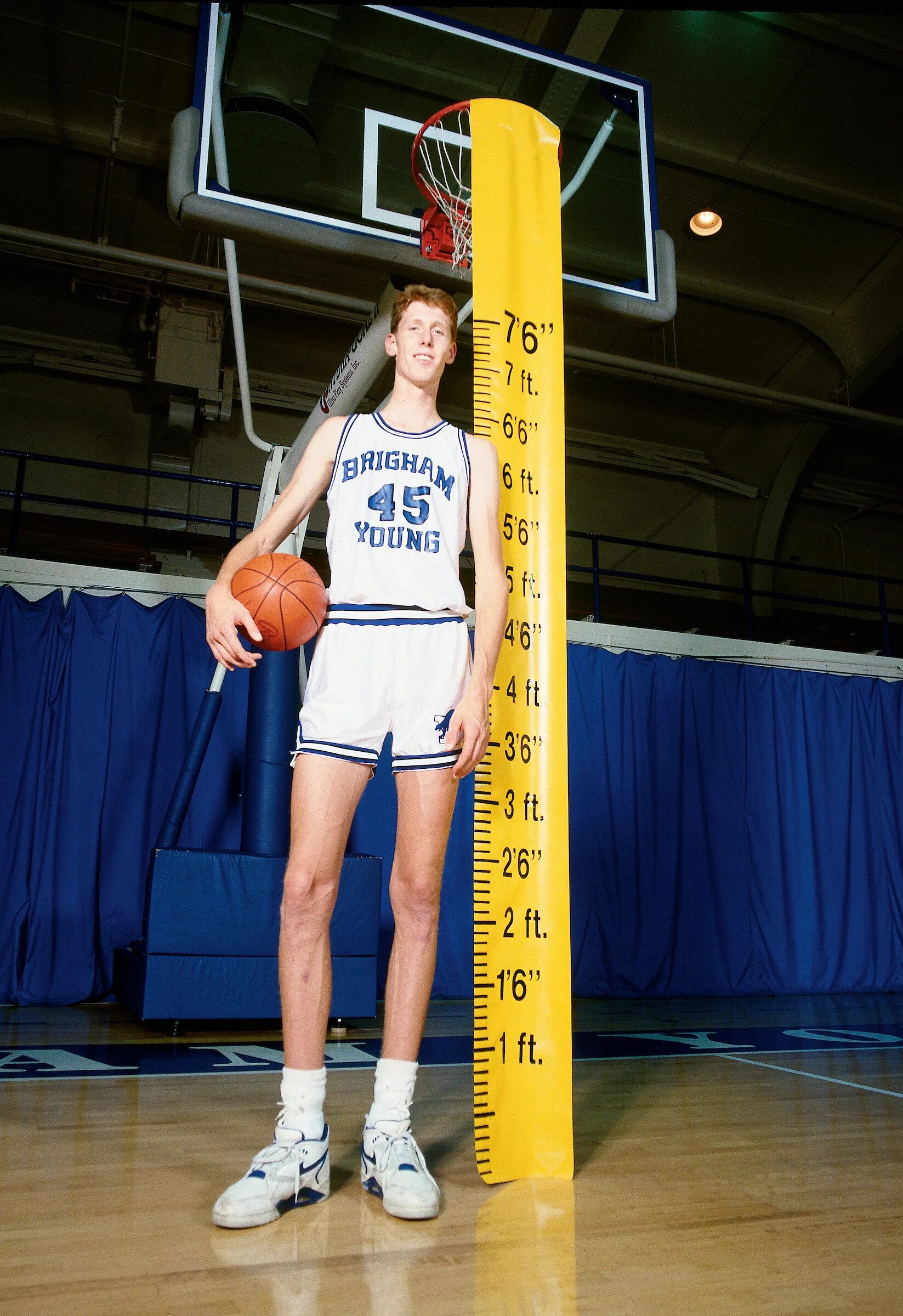 Шон Брэдли баскетболист. Шон Брэдли баскетболист рост. Мануте бол баскетболист. Мануте бол баскетболист рост.