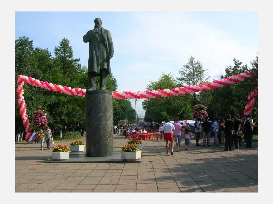 Погода в жуковском на сегодня по часам. Площадь Ленина Жуковский. Город Жуковский памятники. Город Жуковский памятник Жуковскому. Площадь города Жуковский.