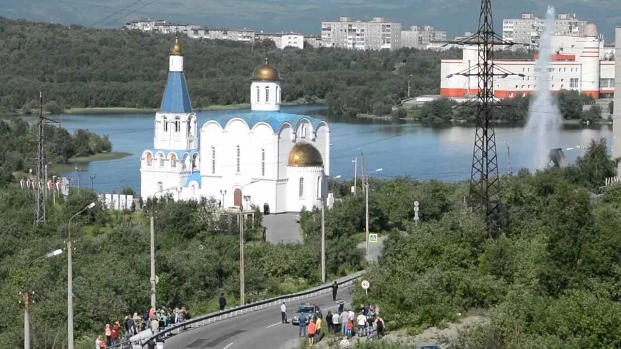 Спас на водах мурманск высота. Семеновское озеро Мурманск. Храм на Семеновском озере Мурманск. Храм на Семеновском озере зимой Мурманск. Семеновское озеро Мурманск парк.