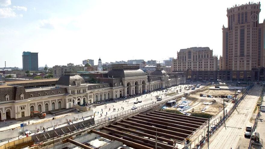 Площадь павелецкого вокзала. Москва площадь Павелецкого вокзала. Площадь около Павелецкого вокзала. Павелецкий вокзал Москва Павелецкая площадь. Территория у Павелецкого вокзала.