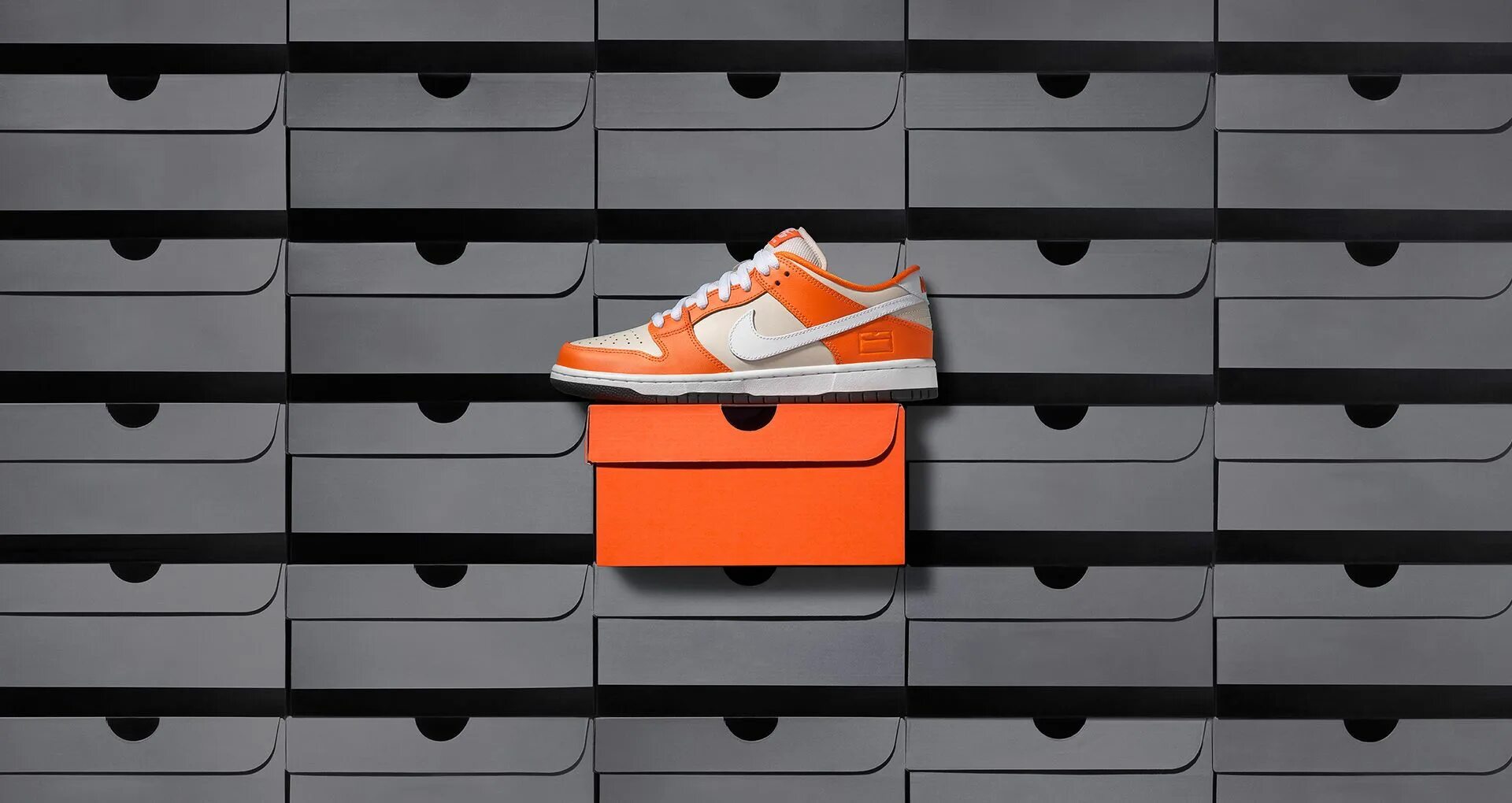 Nike SB Dunk Low “Orange Box” 2017. Nike SB Dunk Low Box. Nike Orange Box. Nike Dunk Low коробка. Найк бокс