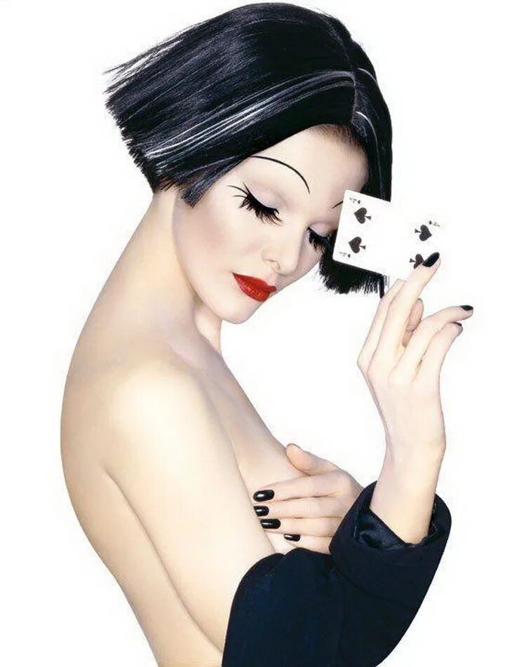 Портрет со змеей. Анастасия барышпол. Дама пик карта. Дама пик. Костюмы в стиле дамы пики.