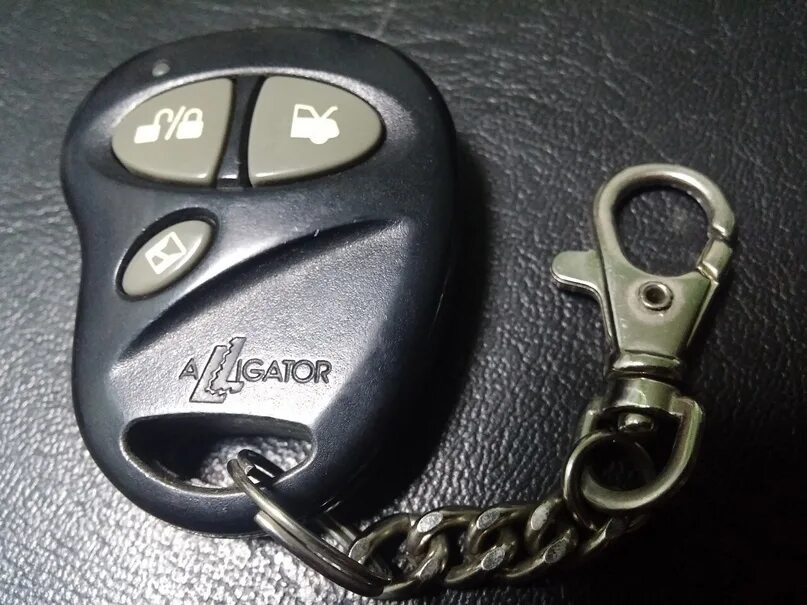 Пульт сигнализации старый. Брелок сигнализации аллигатор l530. alligator c300 брелок. брелок аллигатор l330. сигнализация аллигатор s200 новый брелок.