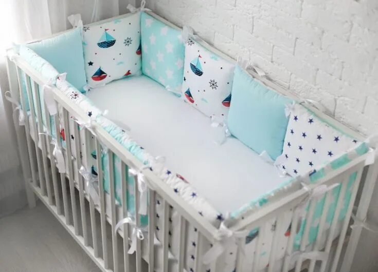 Бортики для детских кроваток. Борта в кроватку для новорожденных. Бортики в кроватку для новорожденных для мальчика. Кроватка для новорожденного с бортиками.