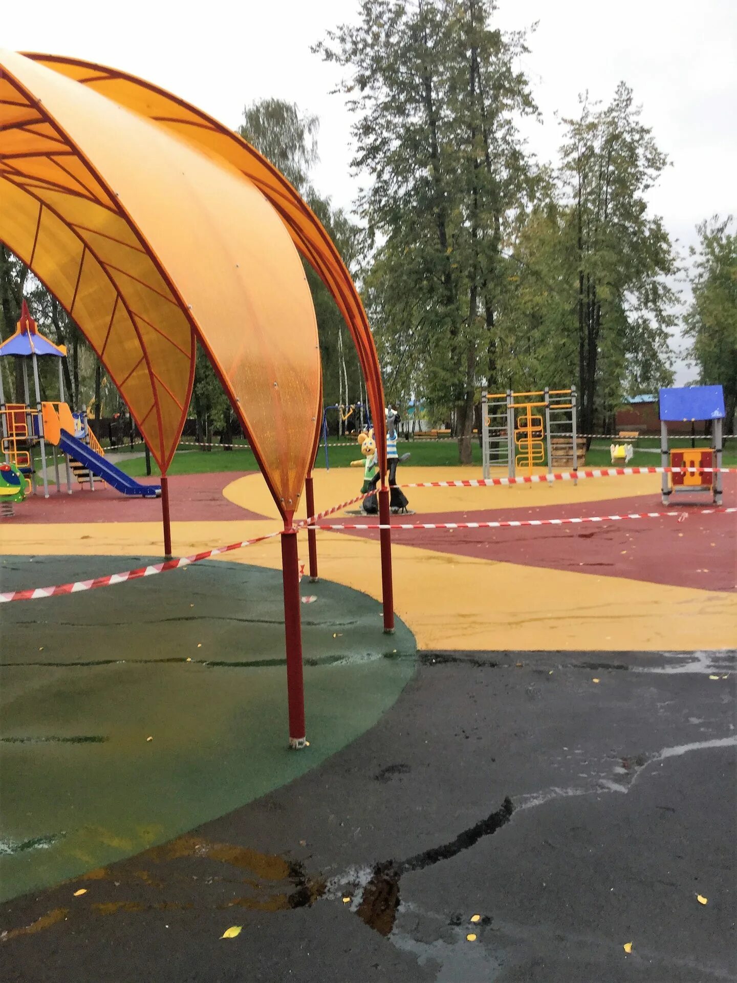 Полилингвальная школа альметьевск. Наш двор нижнекамск. Елабуга современный детский парк. Пионерский парк елабуга забор. Университетский городок кфу казань.