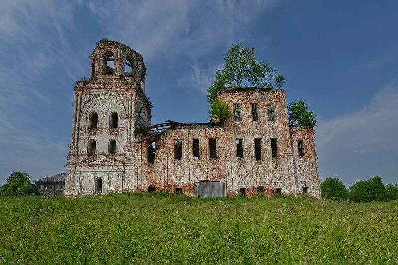 Деревня матвеево тотемского района вологодской область. Деревня медведево тотемский район. Церкви тотемского уезда. Церковь в селе спасское вологодского района-1. Церкви тотемского уезда.