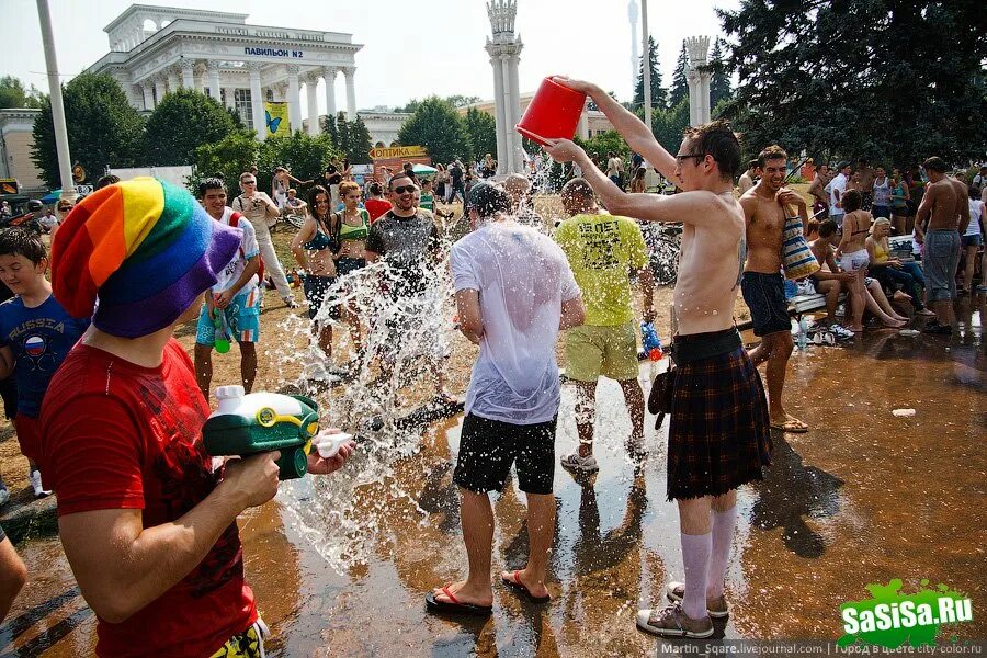 Водная битва ВДНХ. Водная битва ВДНХ 2010. Пацаны водная битва. Водная битва на Московской. Water fights