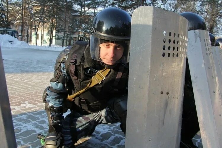 ⭕️ омон избивает людей в хабаровске. Омон хабаровск. Омон хабаровск. Хабаровск заблокировали омон. 2020.