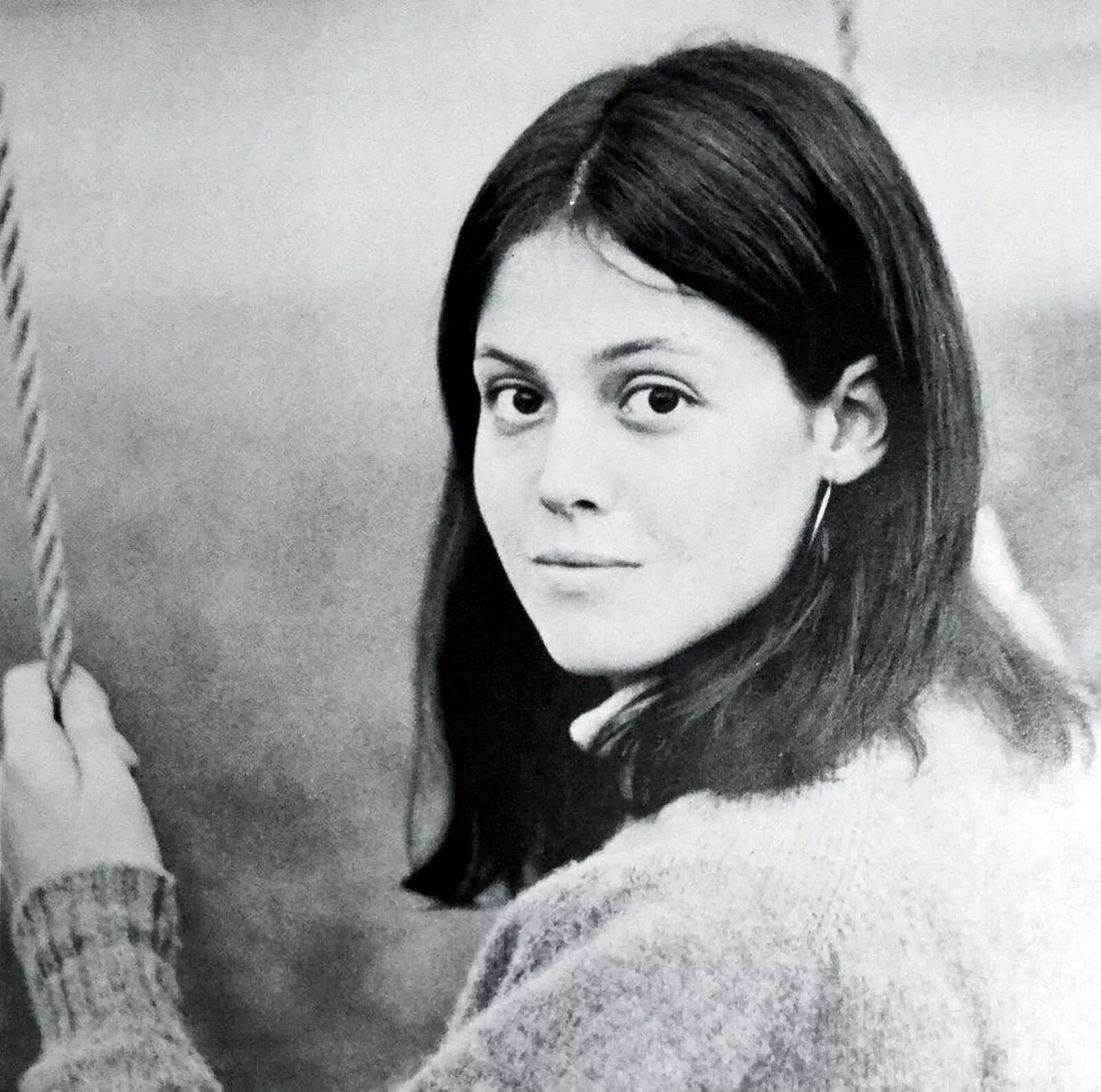 Бывает встретишь человека нормальный вроде человек потом. Я ничего не понимаю. Молодая молодая ничего не понимаешь. Афоризмы про вдохновение прикольные. Сьюзен александра уивер в молодости.