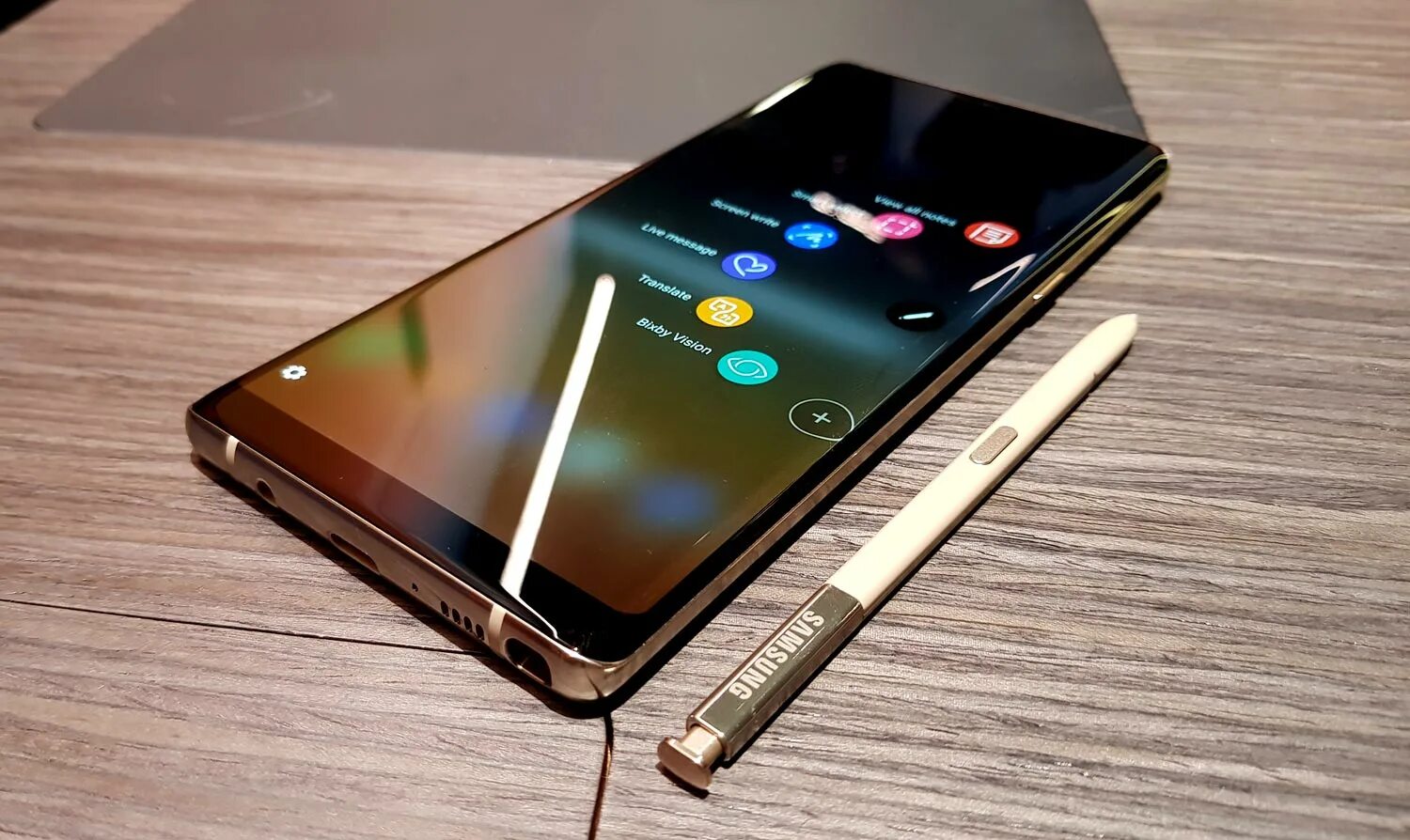 Note 8 звук. Samsung Galaxy Note 8. Samsung Note 8 Edge. Samsung Note 8 Gold. Samsung Galaxy Note 8 Box.