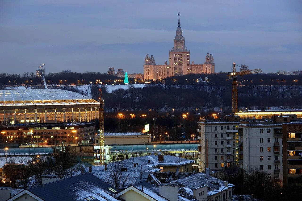 Воробьевы горы москва площадка. Смотровая Воробьевы горы. Москва Воробьевы горы смотровая площадка. Воробьевы горы площадка. Смотровая площадка МГУ ночью.