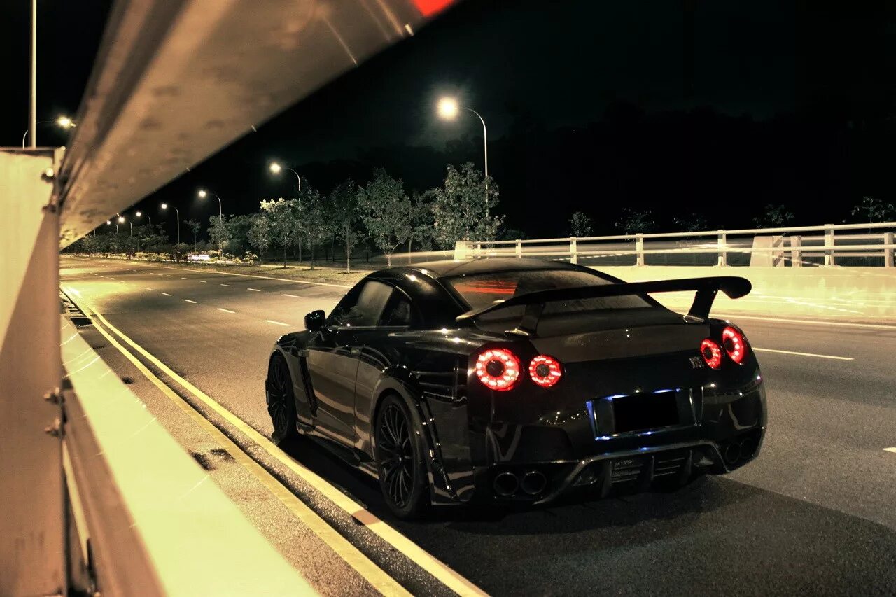 Машина песня на ночь. Nissan GTR r35 Night. ГТР 35. Nissan GTR r35 Black Night. Nissan Skyline GTR r35.