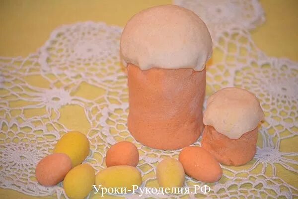 Лепить куличи