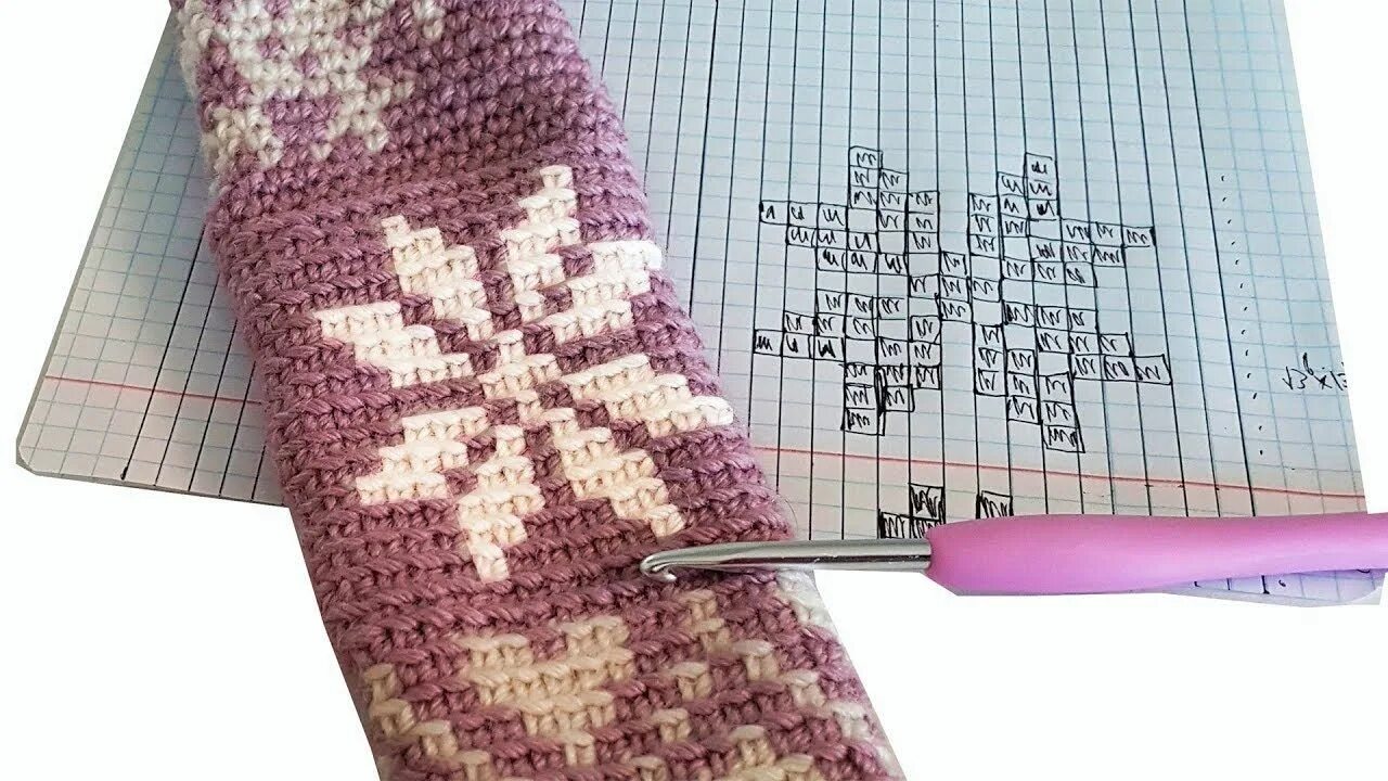 Жаккард крючком техника. Жаккардовое вязание крючком. Жаккард крючком мастер класс. Жаккардовая техника вязания крючком. Жаккард крючком МК.