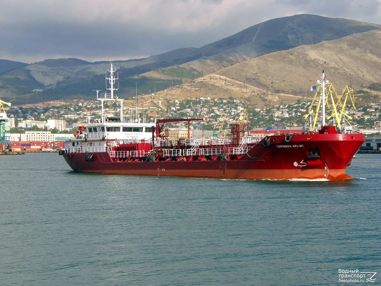 Газпромнефть норд-ист судно. Мк 0553 норд-вест судно. Газпромнефть норд судно. Газпромнефть норд вест бункеровщик. Норд вест судно.