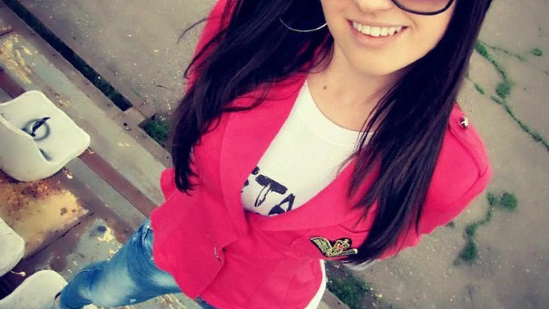 Крутая девушка. Аватарки для группы. Пес в очках. Девушка в кепке obey. Крутые авы.