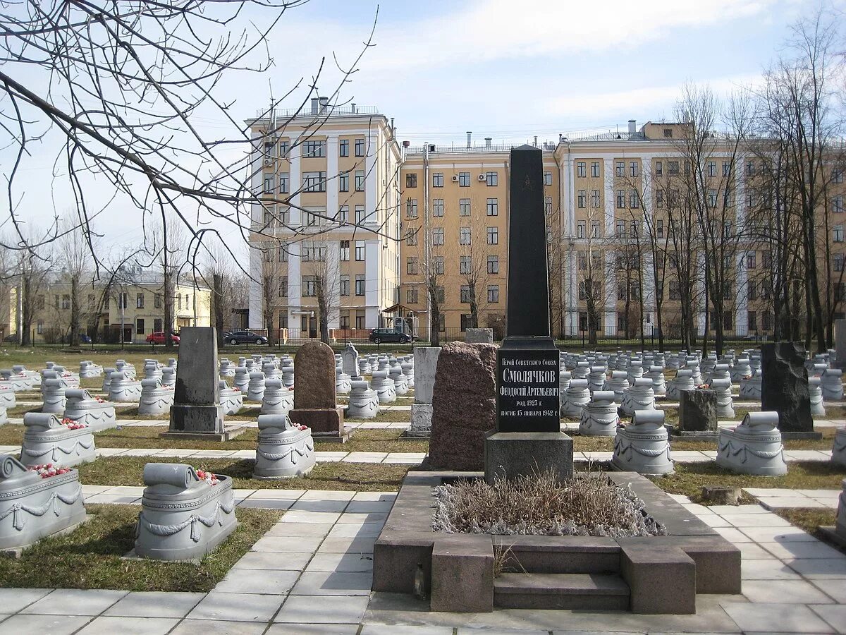 Сайт кладбищ спб. Чесменское военное кладбище. Чесменское кладбище Санкт-Петербург. Воинское кладбище Санкт Петербург. Чесменское кладбище СПБ.