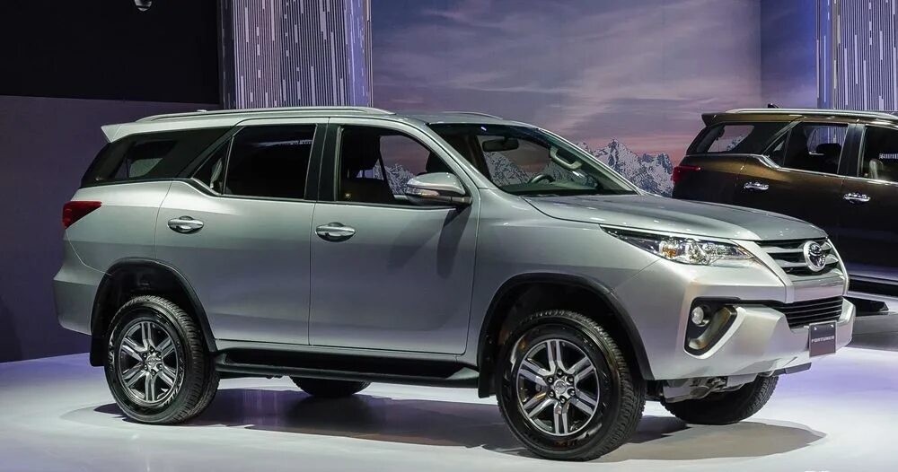 Купить новый фортунер. Toyota Fortuner 2017. Toyota Fortuner 2019. Тойота фортунер 2016 2.7. Toyota Fortuner 2016.