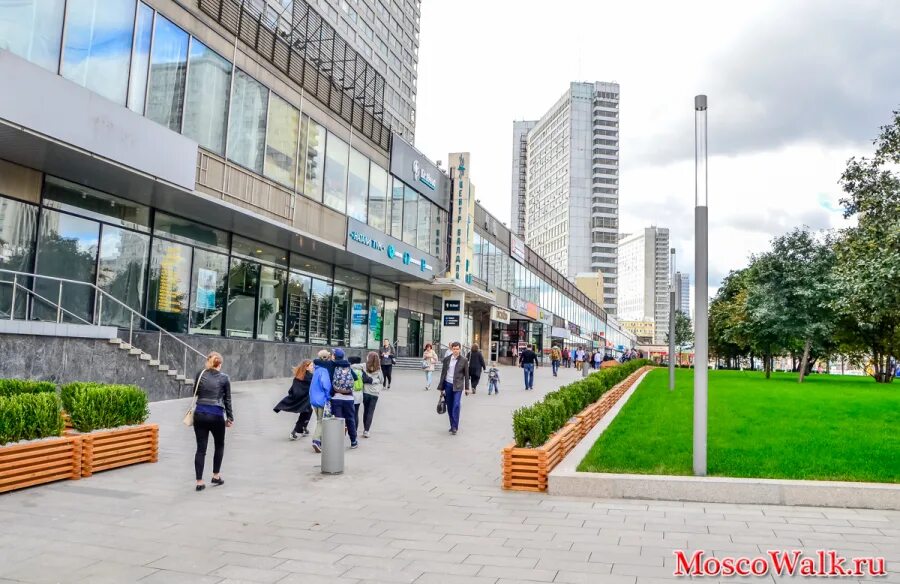 Ново арбатский. Стилобат новый Арбат. Москва, район Арбат, улица новый Арбат, 17. Новый Арбат прогулка. Улица новый Арбат в 1968 году.