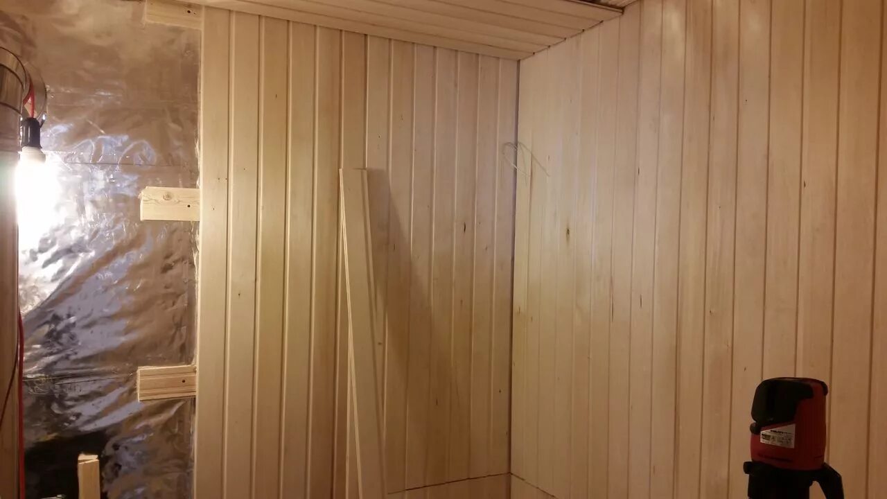 Алтайский кедр вагонка. Ольха в парилке. Обшивка бани вагонкой. Баня из липы. Чем обработать липу в бане.