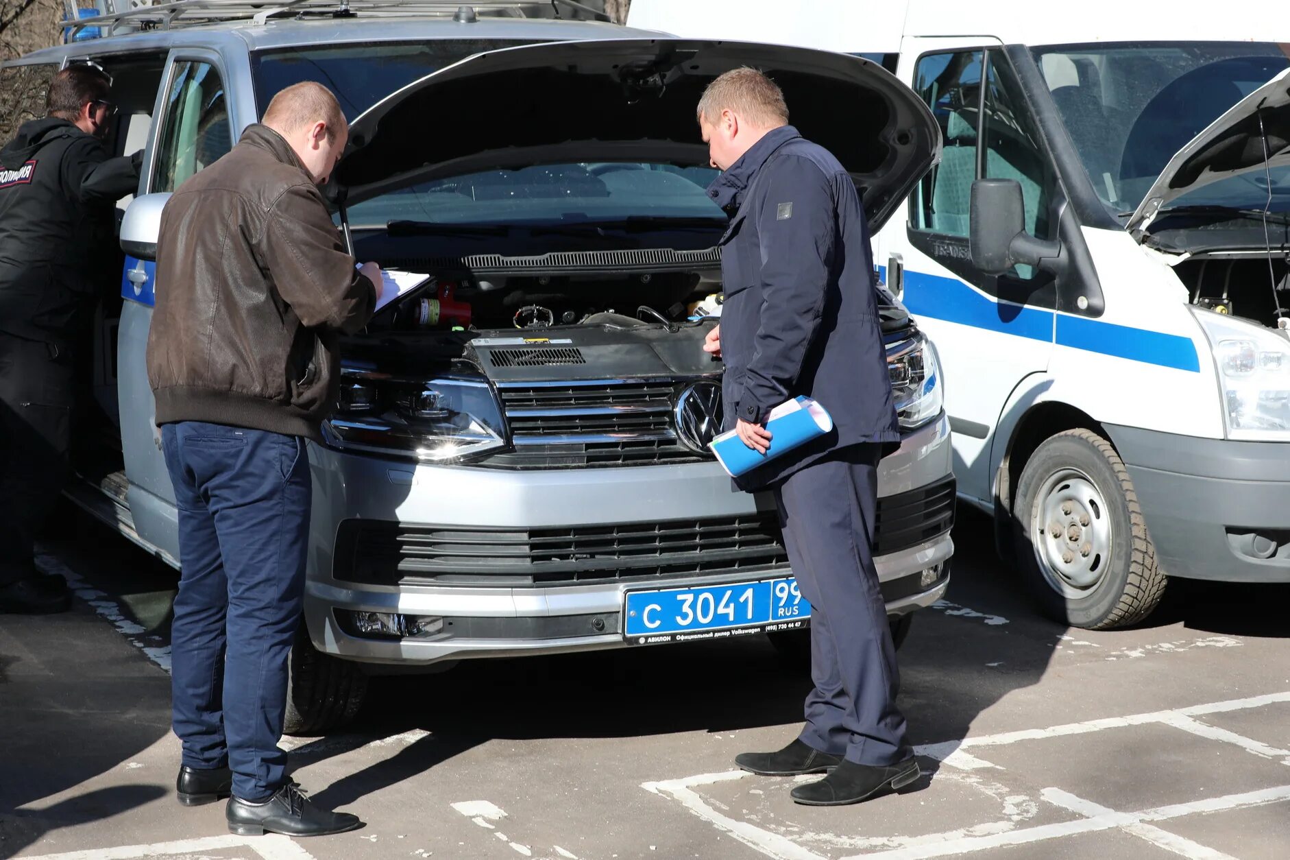 Ремонт служебного автомобиля. Служебный автомобиль. Служебная машина Голубева. Машины служебные Фес. Служебный автомобиль больницы.