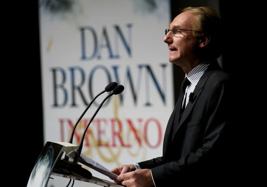 Миллион браун. Дэн Браун. Дэн Браун писатель. Дэн Браун фото. Dan Brown.