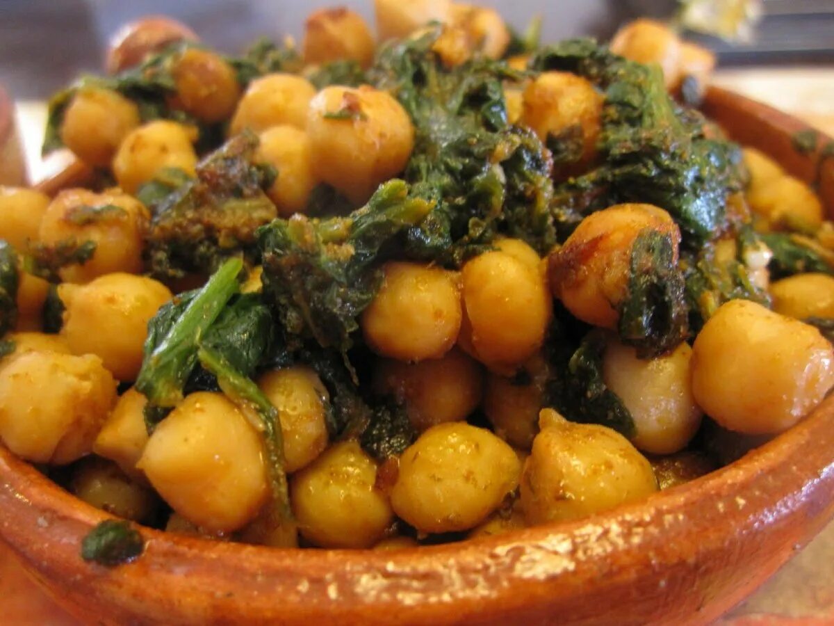 Indian Chickpea Curry with Spinach Recipe - CHOW.com Indian chickpea curry, Indi