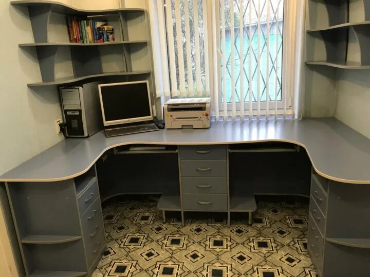 Угловой школьный стол. Большой угловой стол для двоих. Стол компьютерный ску 15 шимо светлый шимо светлый. Стол угловой правый. Письменный стол corner maxi.