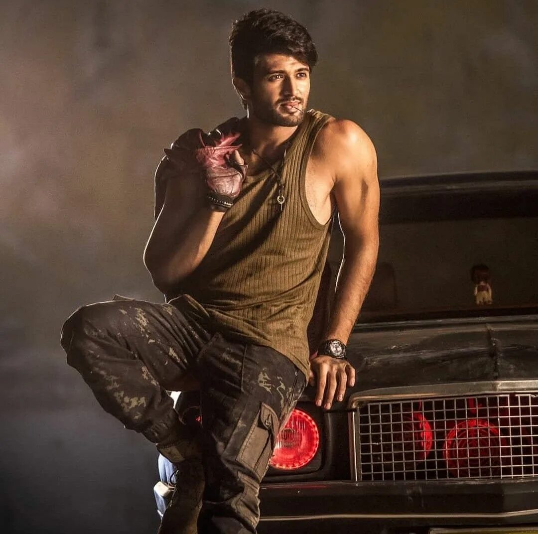 Рам чаран теджа. Аллу арджун ганготри. Актер рам чаран теджа. Шахрукх кхан кали. 2.