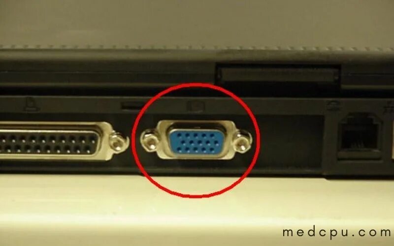 ВГА порт ноутбука разъём. Порт VGA на ноутбуке. Monitor dell DISPLAYPORT 20 порт. VGA разъем на ноутбуке.