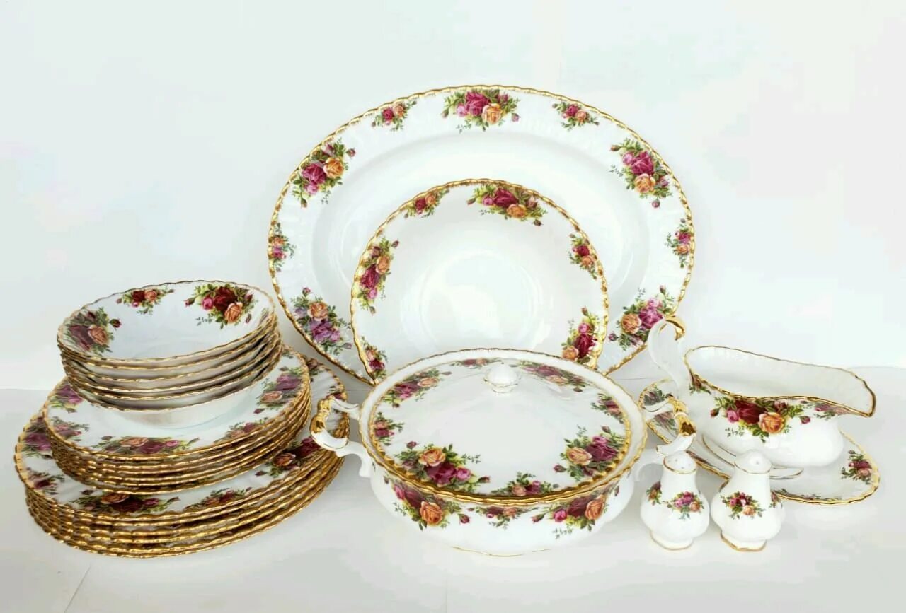 Сервизы royal. Royal Albert сервиз столовый. Столовый сервиз Royal Albert old Country Roses. Сервизы Royal Albert "розы старой Англии".