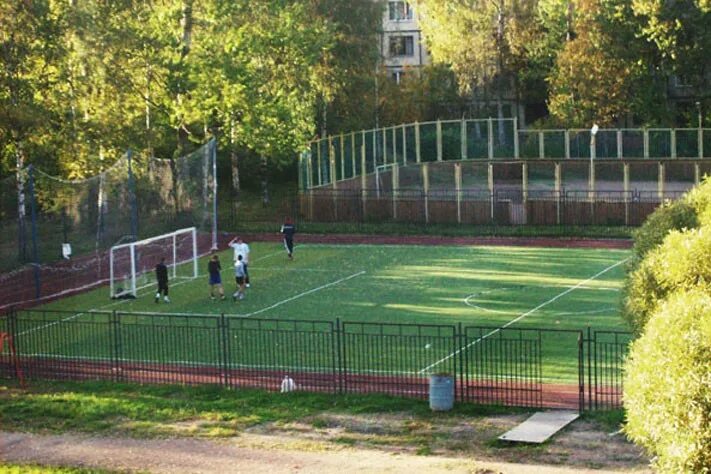 Стадион в Березниках Пермский край. Стадион 3 школа Березники. 20 Школа Череповец стадион. Стадион Агрохим Березники.