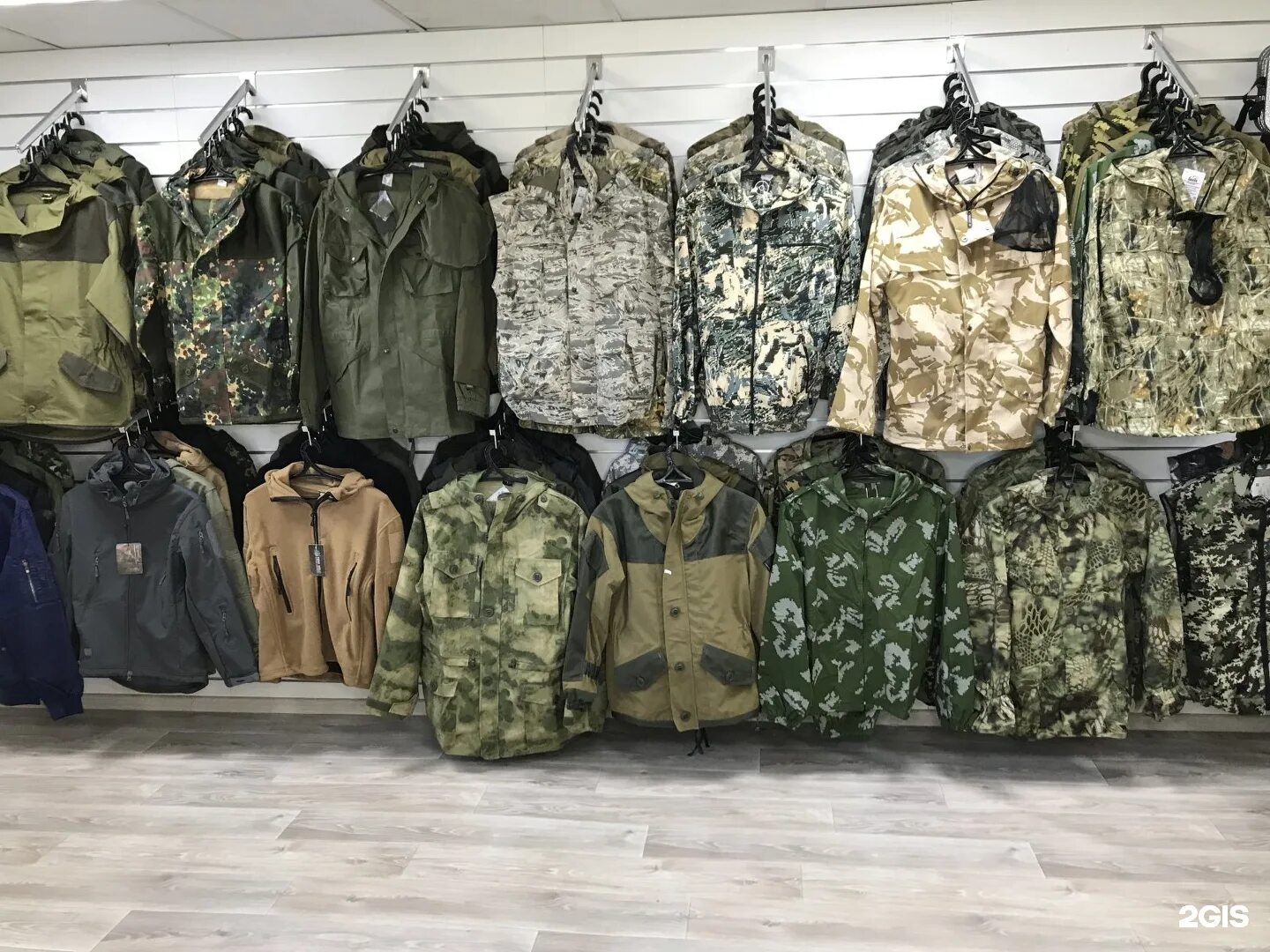 Камуфляжная одежда. Магазин одежды для охоты и рыбалки. Военный магазин. Камуфляж магазин одежды.
