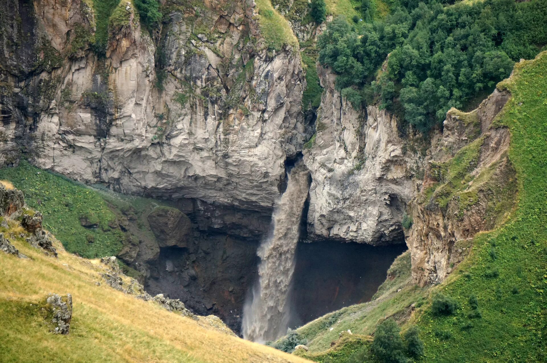 Теснина черекского ущелья. Цица апшеронский район. Долина реки аманауз домбай. Баксанское ущелье киргизия. Водопад кызылкол-су.